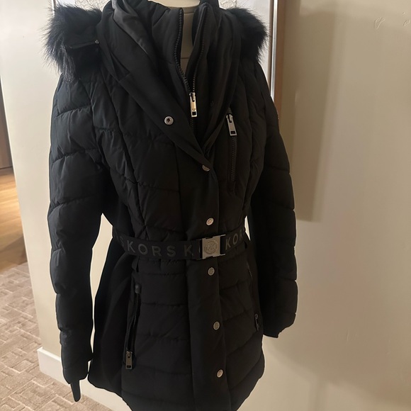 MICHAEL Michael Kors Black Hooded Puffer Jacket - Picture 4 of 12